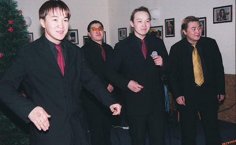 “Камертон” 21 нас хүрлээ