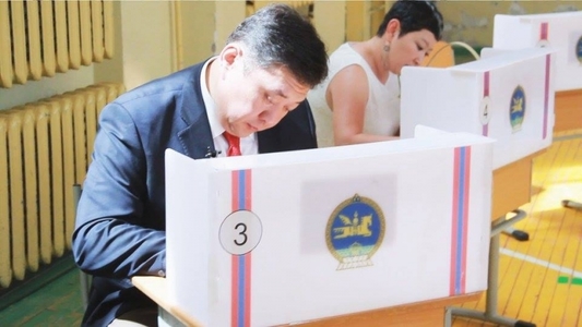 Чингэлтэйн сонгуулийн  тойрогт  очиж саналаа өгнө 