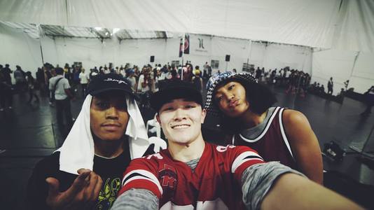 Крис Брауны бүжиг дэглээчид Монголд иржээ