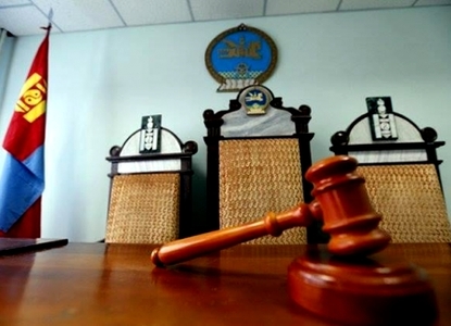 Улсын Дээд шүүх Үндсэн хууль зөрчиж байна