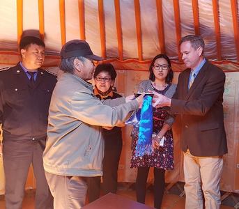 Цагдаагийн албан хаагчдад гэр олголоо