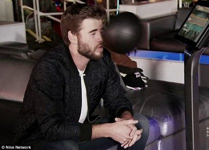 Хемсвортын нүүр рүү  бөмбөг шиджээ