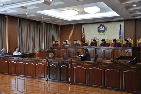 Үндсэн хууль зөрчсөн хуулийн заалтуудыг хүчингүй болгов