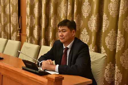 УИХ-ын даргын саналын дагуу Ц.Цолмонг чөлөөлж, Л.Өлзийсайханыг томилохыг дэмжив