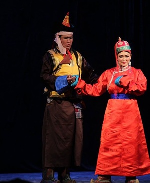 Ө.Уянга: Монгол эмэгтэй ямар байх ёстойг харуулна