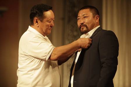 Ц.Цэрэнболд “Алтан гадас одон” хүртэв