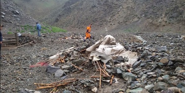  Үерийн аюулаас дөрвөн хүний амь насыг аварлаа