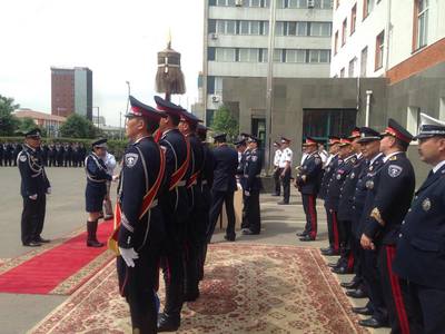  Цагдаагийн 2000 алба хаагчдад шагнал гардууллаа