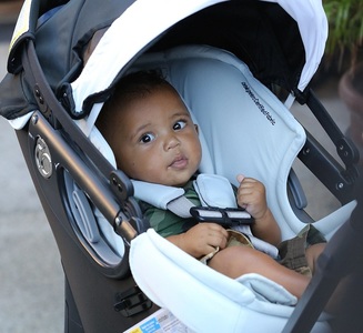 Кардашиан хүүгээ гайхуулав