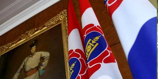 Засгийн газрыг огцруулж, УИХ тараах асуудал хөндөгдөж эхэлсэн үү