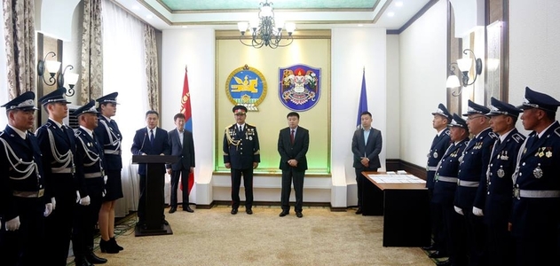  Цагдаа нарыг мөнгөн шагналаар урамшууллаа