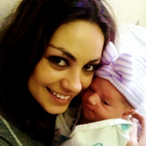 Мила Кунис сайн ээж