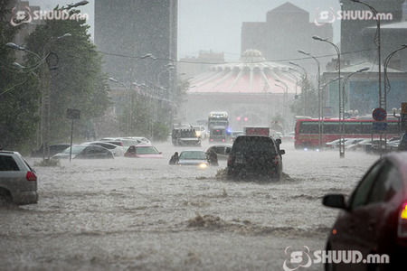 Баянзүрх дүүрэг бүхэлдээ үерт автжээ