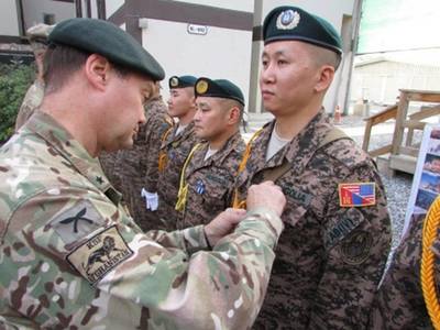 Монголын дайчдыг НАТО-гийн медалиар шагналаа