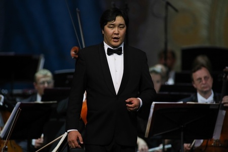 Г.Ариунбаатар наадмыг нээж дуулна 