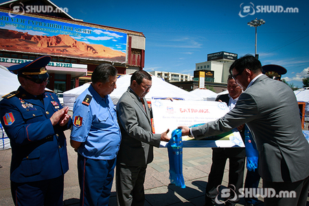 Гамшигт нэрвэгдсэн иргэдэд гэр хандивлалаа