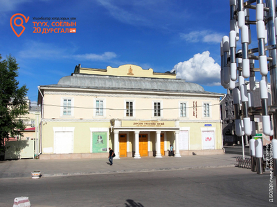 Г.Занабазарын нэрэмжит Дүрслэх урлагийн музейн барилгыг танилцуулж байна