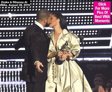 Рианна хайраа илчилжээ