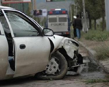 Приус онхолдож жолооч нас баржээ