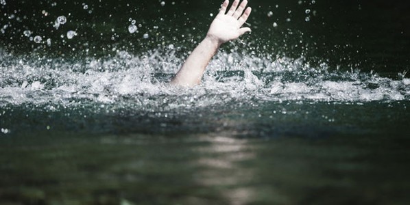 Долоодугаар сард 40 хүн усанд осолджээ