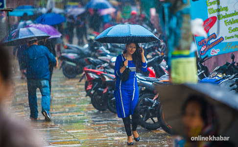 Улаанбаатарт 23 хэм дулаан, аадар бороотой