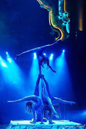 Уран нугараачид  мөнгөн цом хүртэв