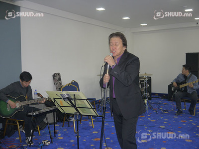 Ц.Чулуунбат залуу дуучидтай дуэт дуулна 
