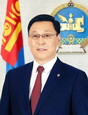 Ерөнхий сайд ахмадуудад мэндчилгээ дэвшүүлэв