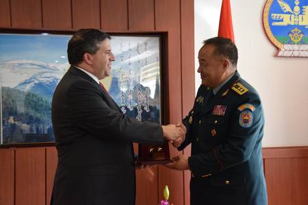 АНУ-ын батлан хамгаалахынхан айлчилж байна