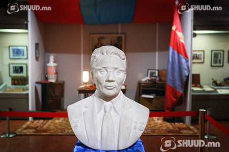 Ю.Цэдэнбалын “Алдар гавьяаны замнал”-аар аялаарай