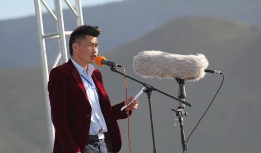 Зуун яруу найрагч чуулав