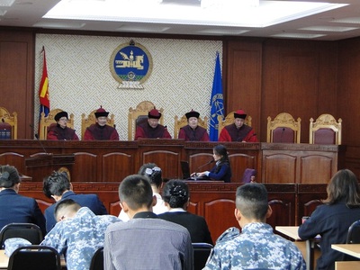 Үндсэн хууль зөрчсөн заалтыг түдгэлзүүллээ