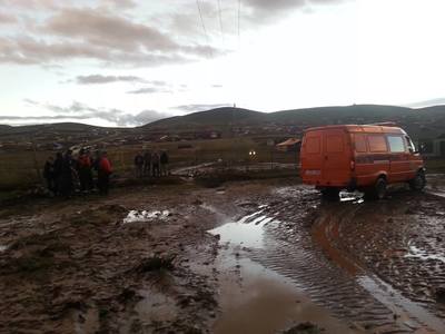 Усанд автсан иргэдийг аварлаа