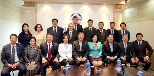 Гишүүд Монголбанкны Эрдэнэсийн санг сонирхжээ