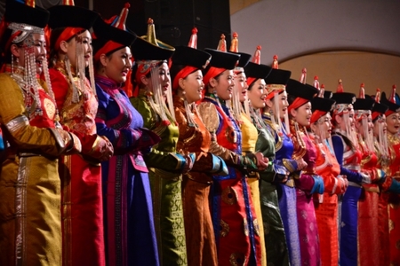 Уртын дуучид өрсөлдөж байна