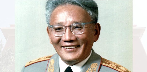 Ю.Цэдэнбал агсны цол тэмдгийг буцаан олголоо