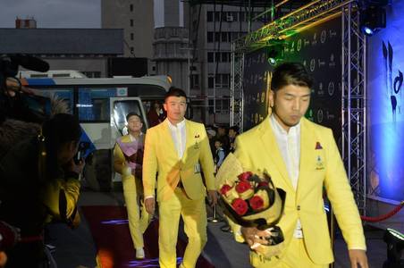 “Цагаан хадаг” кино нээлтээ хийлээ