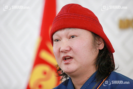 С.Жавхлан: Монгол бичгээрээ гарын үсгээ бичих давлагааг эхлүүлж байна