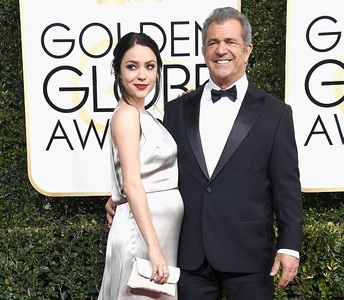 Мел Гибсон 61 насандаа хүүтэй боллоо