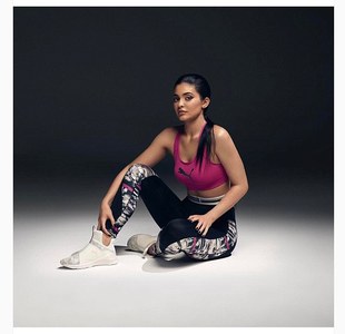 Кардашианы дүү “PUMA”-ийн нүүр царайгаар тодорчээ