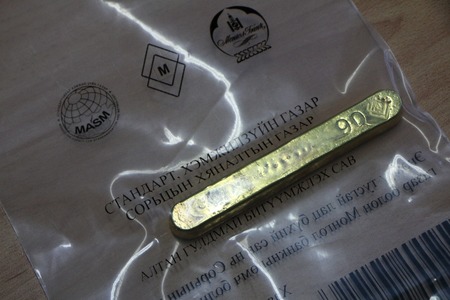 МХЕГ-аас 482.3 гр алтыг Монголбанкинд хүлээлгэн өглөө