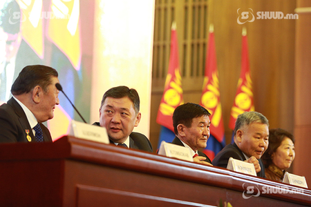 Үндсэн хуулийн ойд зориулсан хүндэтгэлийн уулзалт болов
