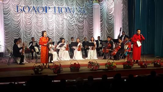 “Болор цом”-д хэн, ямар шүлэг уншив