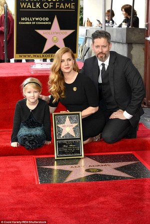 Эми Адамс “Алдарын од”-той боллоо