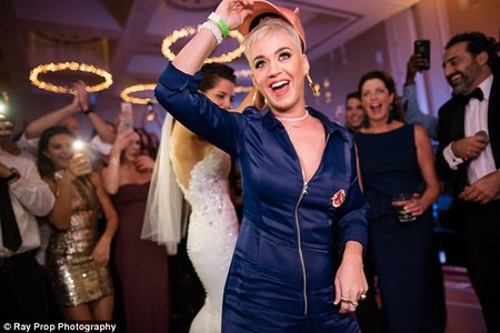 Кейти: “Нас нэмэх тийм ч сайхан зүйл биш