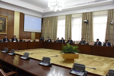 Хууль зүйн байнгын хороо хуралдлаа