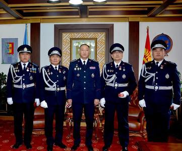 Цагдаагийн албан хаагчдыг шагналаа