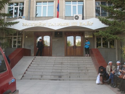 Л.Энх-Амгалан сайд аа, англи хэлний хөтөлбөрийн 1.2 тэрбум төгрөг яагаад хувийн компани руу шилжив