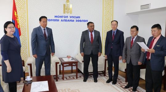 ГИХГ-ын дарга Д.Мөрөнг шагналаа