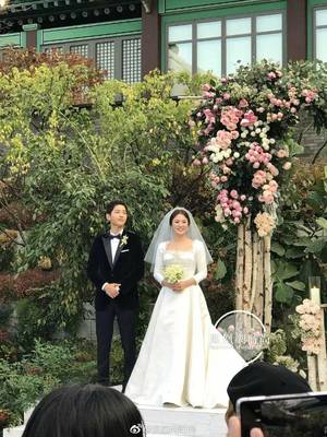 “Нарны үр сад” киноны жүжигчид гэрлэлээ